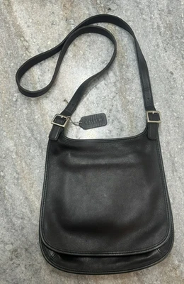 复古蔻驰皮革嬉皮翻盖斜挎包黑色 H9P-9135 钱包鞍座 — 第 1/4 张图片