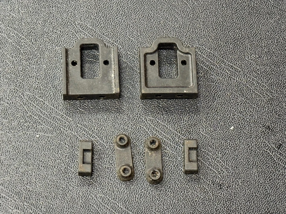 Team XRAY XB8 Steering Servo Mount Set XRA356120 - Image 1 of 1