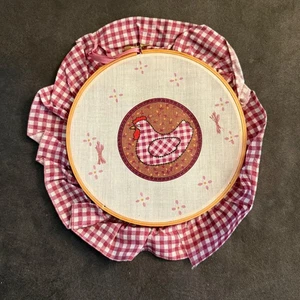 Arte de aro bordado de pollo vintage - Imagen 1 de 4