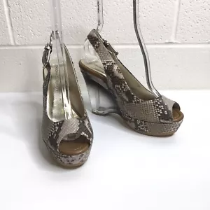 Donald Pliner Womens Debb Reptile Print Leather Wedge Acrylic Heel Peep Toe 8.5M - Picture 1 of 12