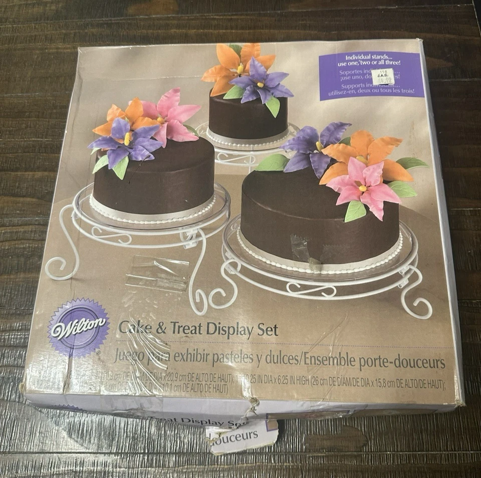 WILTON Cake and Treat Display Set   307-352 NEW IN BOX - Image 1 of 3