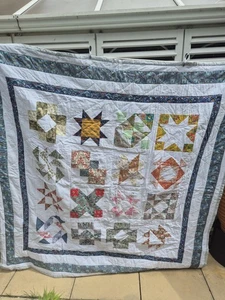 Traditional Patchwork Quilt - Picture 1 of 3