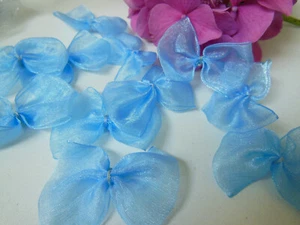 Lot 20 nœuds en organza bleu voilage année 80/90 embellissement T17 - Picture 1 of 2