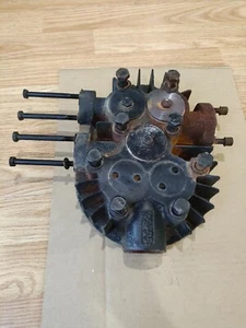 CAS air compressor cylinder head (left side) - Picture 1 of 6