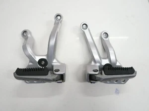COPPIA PEDANE PASSEGGERO ORIGINALI SUZUKI DL 1000 V-STROM 2002-2006 - Picture 1 of 4