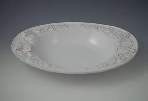 VIETRI POTTERY ITALY CHERUB PUTTI WHITE  OVAL BOWL, EMBOSSED SHABBY 11" - Picture 1 of 7