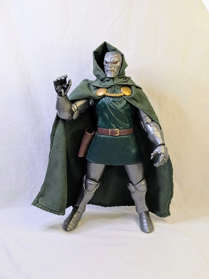 Figura de acción Hasbro Fantastic Four 2006 Doctor Doom 12" Marvel Legends Icons  Foto 1 de 4