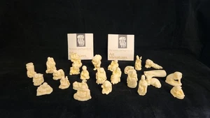 Vtg 1971 Jocar 25 Piece Art Miniatures Plastic Resin Oriental Netsuke & Booklets - Picture 1 of 11