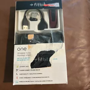 Fitbit One kabelloser Aktivitäts- und Schlaftracker weinrot offene Verpackung neu Karton hat Gebrauchsspuren - Bild 1 von 8