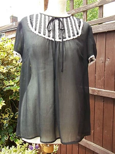 GETEILT VON H&M... HÜBSCHE SCHWARZE BLUSE IM VINTAGE-STIL GRÖSSE UK 16 EX-ZUSTAND - Bild 1 von 5