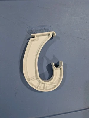 Barra de varilla ClosetMaid SuperSlide soporte gancho de suspensión  Foto 1 de 2