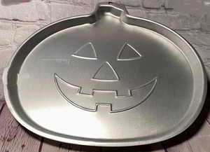 Wilton Pumpkin 11"×11" Aluminum Cookie Pan – 1998 - #2105-6207 - Picture 1 of 1