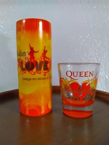 LOTE DE VASOS DE CHUPITO DE POLVO THE BEATLES "LOVE" + REINA "OTHER ONE MORDE - Imagen 1 de 2