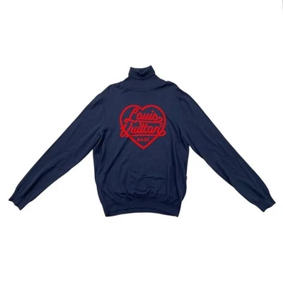 Suéter Louis Vuitton Corazón Logo Cuello Alto Azul Marino Rojo M Usado Foto 1 de 4