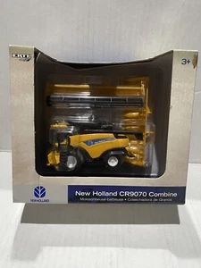 * ERTL Britains New Holland CR9070 Combine 1/64 Scale Diecast Metal - Picture 1 of 5