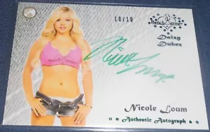 BENCHWARMER DAISY DUKEZ 2015 - NICOLE LOUM - GREEN FOIL AUTOGRAPH - 10/10 - Picture 1 of 2