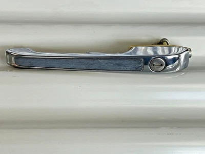 Türgriff,Chrom, door handle opener , Audi 80 Typ B1   823837205B - Bild 1 von 3