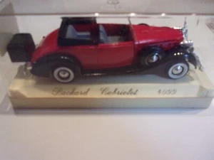 solido 4099 Packard Cabriolet mit Heckgepäckträger Rot - Schwarz in Vitrine 1:43 - Bild 1 von 2