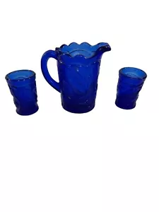 Vinatage 1960’s Mini Cobalt Blue Pressed Glass Pitcher & Peacock Pattern Glasses - Picture 1 of 8