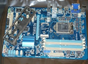 Motherboard GA-H77-DS3H, LGA 1155, Intel H77 Chipset, DDR3 - Picture 1 of 4