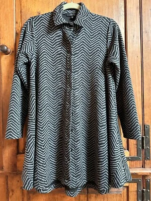 COMFY USA XS Black & Gray  Knit swing  jacket w/ Zigzag Pattern & zipper in back - Image 1 of 3
