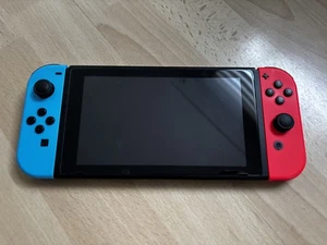 Nintendo Switch Konsole mit Joy-Con - Neon-Rot Blau - Bild 1 von 4