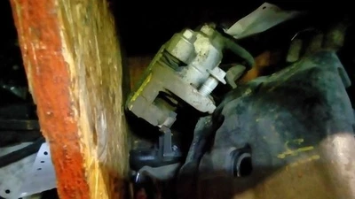 Pinza trasera izquierda conductor compatible con 99-05 GRAND AM 44194 Foto 1 de 2