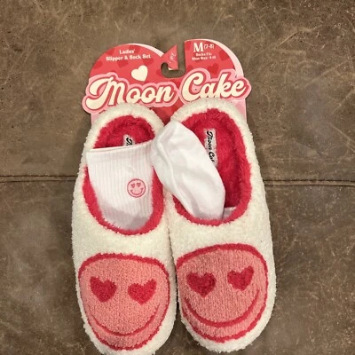 Moon Cake Womens Slippers Hearts  Smiley Medium Size 7/8 New - Image 1 of 4