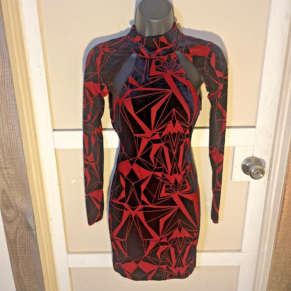 Sexy Vestido LIP SERVICE Gótico Renacimiento Rojo y Negro Slinky Fuera del Hombro XS Foto 1 de 4