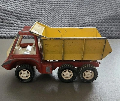 Camión de volteo Hubley Gabriel Industries 1969 vintage metal rojo y amarillo #1275 Foto 1 de 4