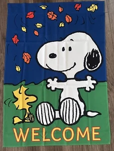 Snoopy Peanuts Willkommen Flagge Garten 28" x 38" Herbst Saison Blätter Woodstock - Bild 1 von 1