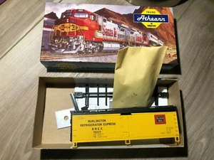 HO SCALE ATHEARN ITEM #5217 40 FT WD REEFER BURLINGTON - Picture 1 of 2