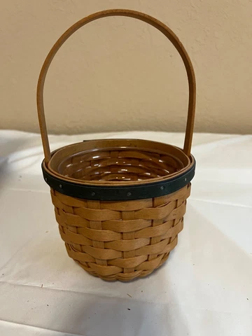 Longaberger 2004 Collectors Club Renewal Basket with Protector, Liner & Box Cover