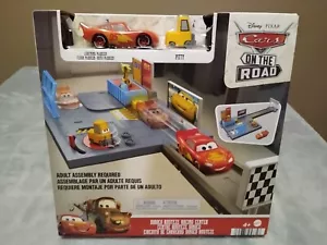 Disney Pixar Cars ⭐ On The Road ⭐ Playset Lightning + Pitty Cars Mattel ~NEW - Picture 1 of 9