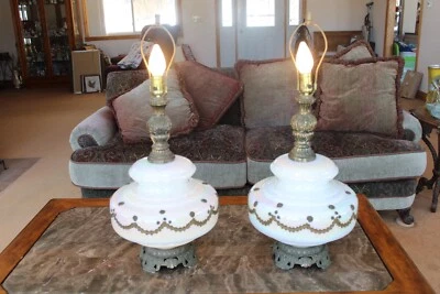 Accurate Casting  Iridescent Applied Overlay Rosettes & Ribbon  2 Table Lamps Foto 1 de 4