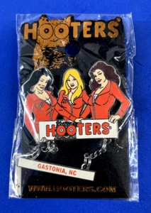GASTONIA, NC HOOTERS 3 GIRLS NASCAR RACE/RACING SPECIAL EVENT LAPEL PIN NEW - Picture 1 of 4