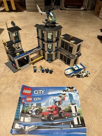 LEGO City Police Station 60141 Complete Set 894 Pieces w/ Vehicles & Minifigures