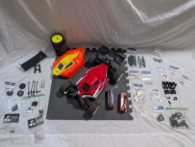 Team Associated RC8B3.2E 1/8 4S RC Car Race Buggy ARTR - Image 1 of 4