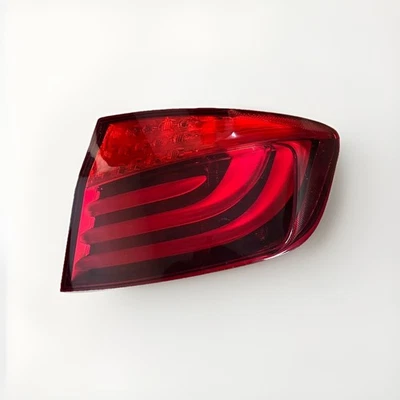 BMW 528i 535i 550i M5 (F10) 2011-2013 PASAJERO DERECHO LUZ FRENO LUZ Foto 1 de 3