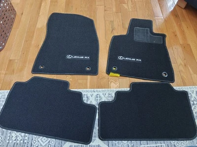 Комплект из 4 подлинных напольных ковриков Lexus RX350 TN-PRD-Mark от оригинального производителя — серые - Изображение 1 из 4