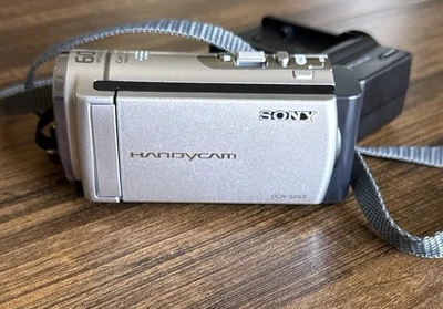Sony Handycam Camcorder DCR-SX63 16GB 60x Zoom Zeiss Lens Battery/ New Charger - Image 1 of 4