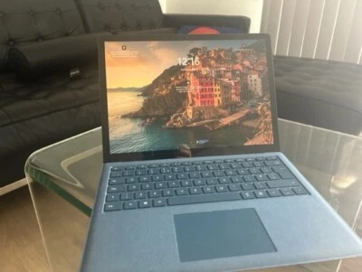 Microsoft Surface Laptop 2 13.5 inch (128GB, Intel Core i5 8th Gen., 8GB). - Image 1 of 4