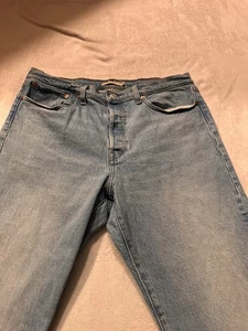 Levis Womens Waterless Wedgie Straight Jeans Blue Light Denim 33 Button Fly - Picture 1 of 23