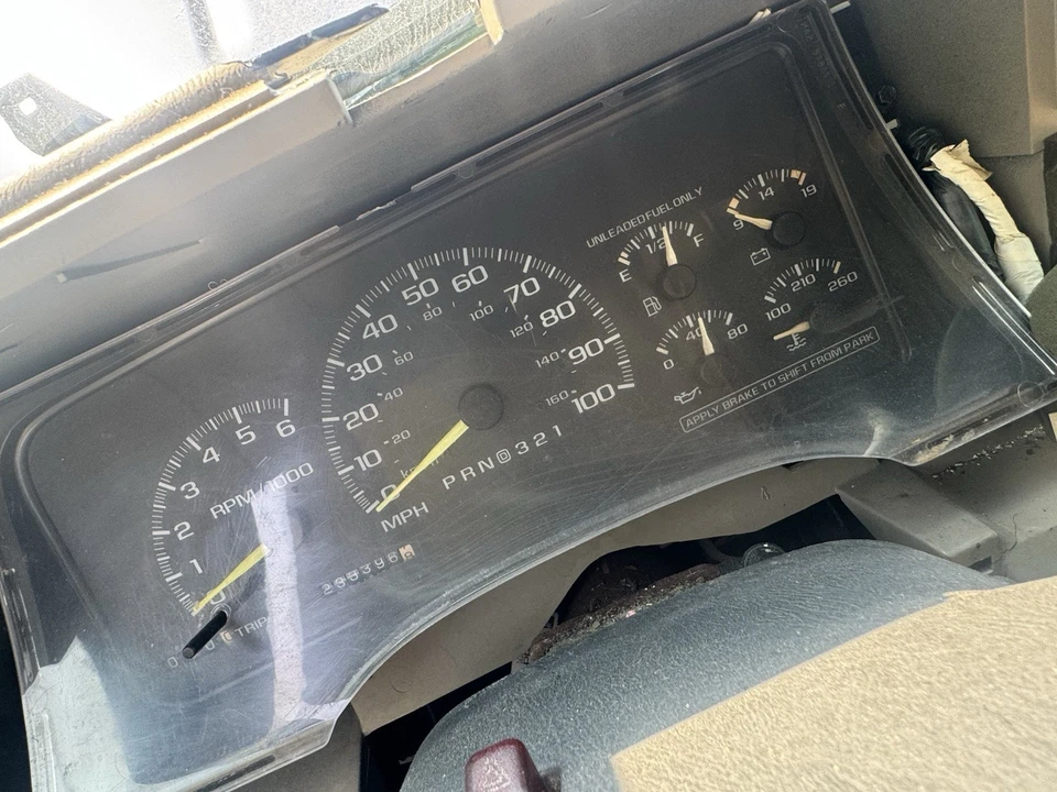 1995-1999 Chevrolet GMC Tahoe Silverado Sierra instrument Gauge Cluster - Image 1 of 1