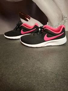 NIKE TANJUN Sportschuhe Damen Gr. 38 Schwarz Rosa Laufschuhe Sneaker - Bild 1 von 4