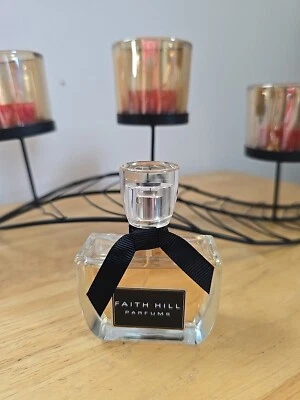 FAITH HILL EAU DE TOILETTE AUTÉNTICO 1,0 OZ Foto 1 de 4