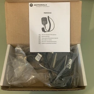 Motorola RMN5042A Remote Speaker Microphone Emergency Button 2.5 Ear Jack New - Zdjęcie 1 z 4