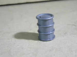 482X DINKY Frankreich 1 Cask Plastik Grau 1.1 X 1.6 CM Teil Ersatz- für Dukw - Bild 1 von 5