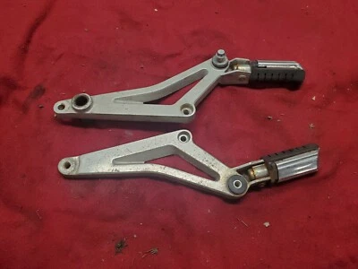 Honda Night Hawk CB 550 SC 1983 reposapiés de pasajero juegos traseros reposapiés clavijas  Foto 1 de 4