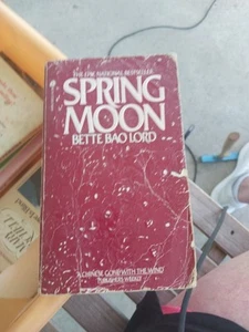 Bette Bao Lord - Spring Moon - 1982 - paperback - Foto 1 di 3